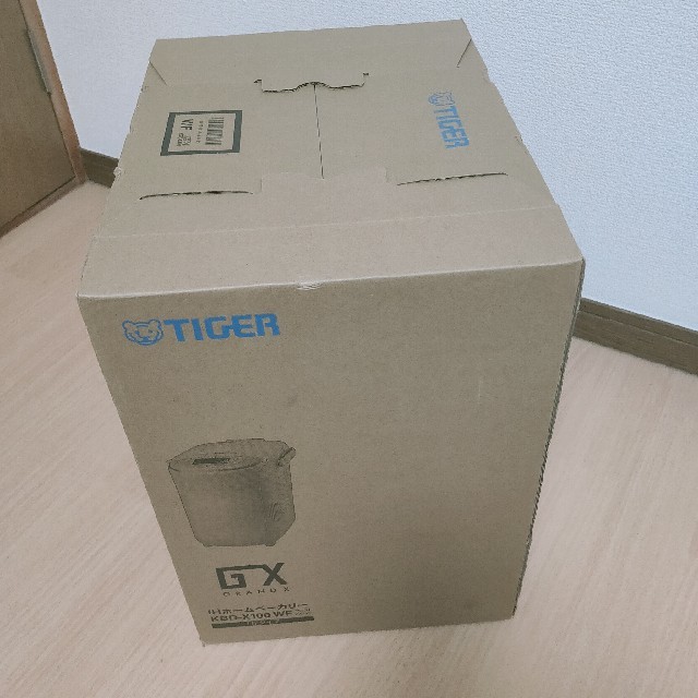 TIGER(タイガー)のKBD-X100 WF IHホームベーカリー　タイガー　TIGER スマホ/家電/カメラの調理家電(ホームベーカリー)の商品写真