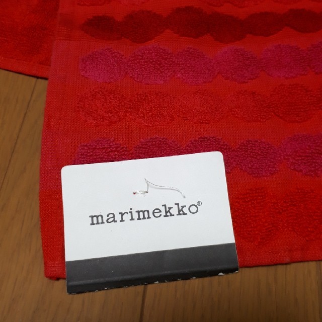 marimekko(マリメッコ)の【新品】マリメッコバスタオル　50×100 インテリア/住まい/日用品の日用品/生活雑貨/旅行(タオル/バス用品)の商品写真