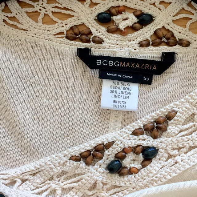 BCBGMAXAZRIA(ビーシービージーマックスアズリア)のBCBG♡ウッドビーズカーデガン レディースのトップス(カーディガン)の商品写真