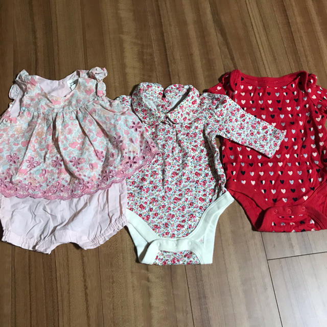 babyGAP(ベビーギャップ)のGAP Baby 女の子　0-3ヶ月　3点セット キッズ/ベビー/マタニティのベビー服(~85cm)(ロンパース)の商品写真