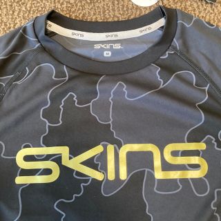 スキンズ(SKINS)の新品★ SKINS ストレッチ スポーツ Tシャツ 半袖 Mサイズ  (Tシャツ/カットソー(半袖/袖なし))