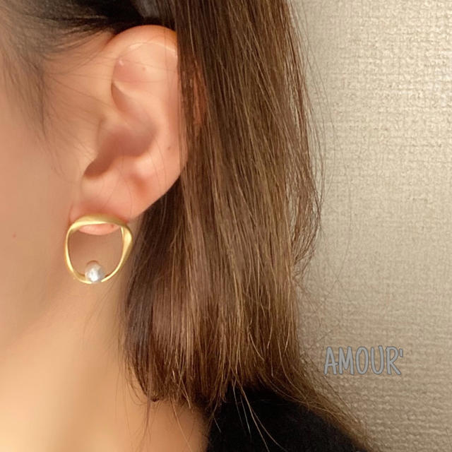 SLOBE IENA(スローブイエナ)のmatte gold pearl pierce レディースのアクセサリー(ピアス)の商品写真