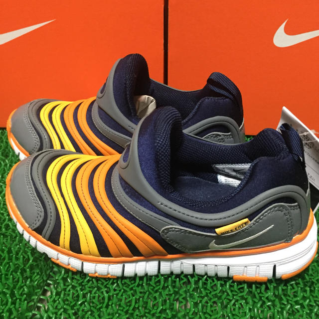 NIKE(ナイキ)の新品タグ付✳️ NIKE ダイナモフリー  20㎝ キッズ/ベビー/マタニティのキッズ靴/シューズ(15cm~)(スニーカー)の商品写真