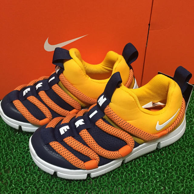 NIKE(ナイキ)の新品タグ付✴️ NIKE NOVIS  ナイキ ノービス 22㎝ キッズ/ベビー/マタニティのキッズ靴/シューズ(15cm~)(スニーカー)の商品写真