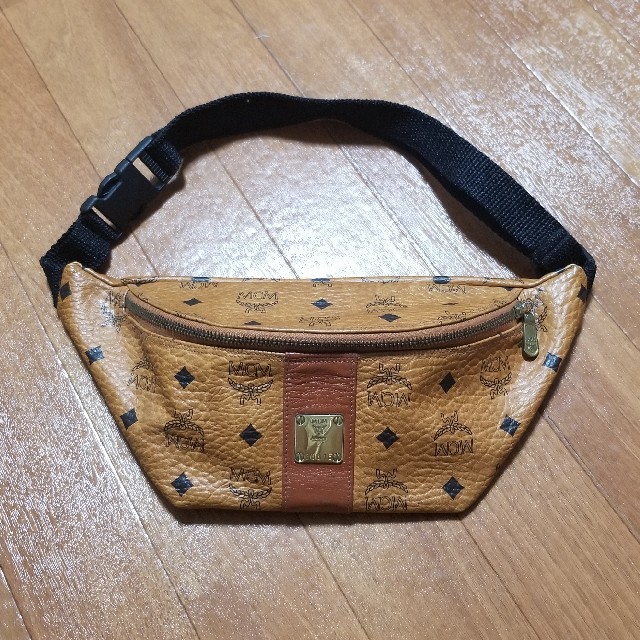 MCM ロゴ ゴールド金具 ボディバッグ ウエストポーチ - ボディバッグ