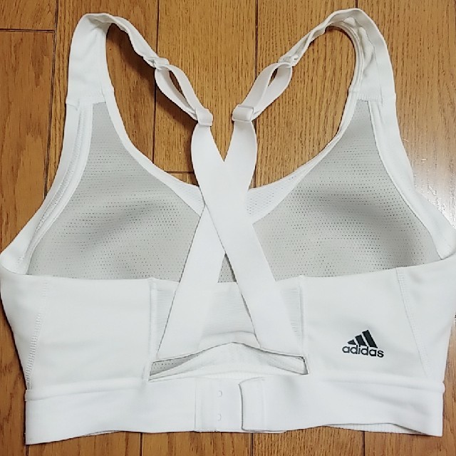 adidas(アディダス)のadidas スポーツブラ スポーツ/アウトドアのトレーニング/エクササイズ(トレーニング用品)の商品写真