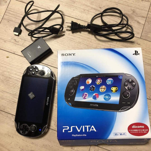 PS VITA PCH-1100 とメモリーカードセット-