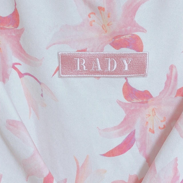 Rady(レディー)のRedy ギャルブランド 花柄スウェットパーカー レディースのトップス(トレーナー/スウェット)の商品写真