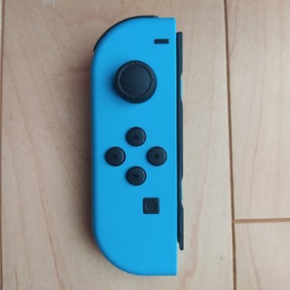 ニンテンドースイッチ(Nintendo Switch)のnintendo switch Joy-Con　ネオンブルー(家庭用ゲーム機本体)