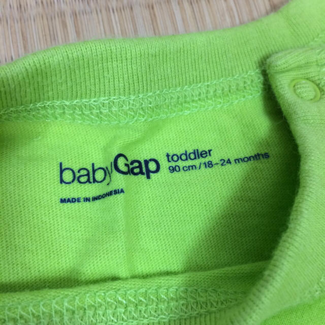 babyGAP(ベビーギャップ)のGAP フェイクレイヤー ロンT 90 キッズ/ベビー/マタニティのキッズ服男の子用(90cm~)(Tシャツ/カットソー)の商品写真