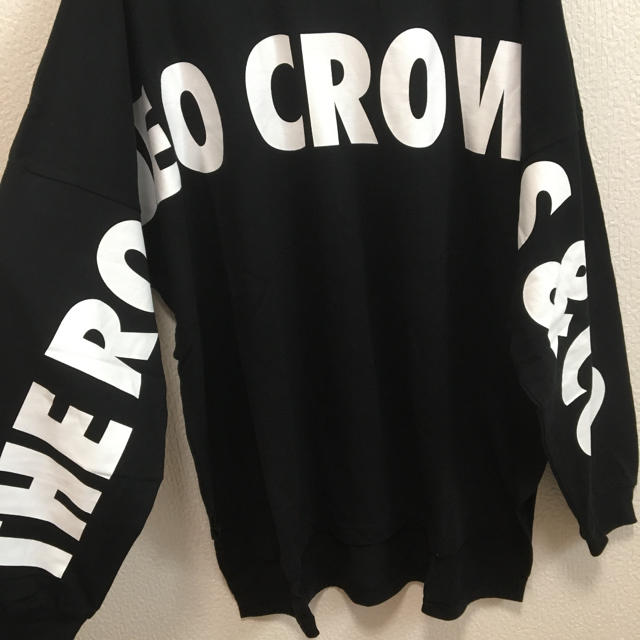 RODEO CROWNS WIDE BOWL(ロデオクラウンズワイドボウル)のロデオクラウンズ  ロゴロングスリーブ Tシャツ レディースのトップス(Tシャツ(長袖/七分))の商品写真