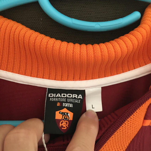 DIADORA(ディアドラ)の出品今日までの限定ラスト値引き新品中田英寿ローマユニホーム スポーツ/アウトドアのサッカー/フットサル(ウェア)の商品写真