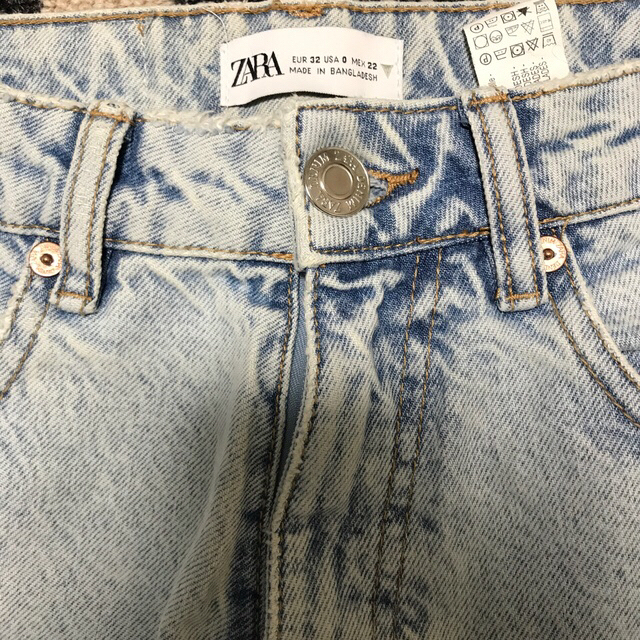 ZARA(ザラ)の【m様専用】マムフィットデニムパンツ レディースのパンツ(デニム/ジーンズ)の商品写真