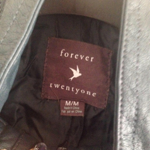 FOREVER 21(フォーエバートゥエンティーワン)のForever21レザージャケット レディースのジャケット/アウター(毛皮/ファーコート)の商品写真