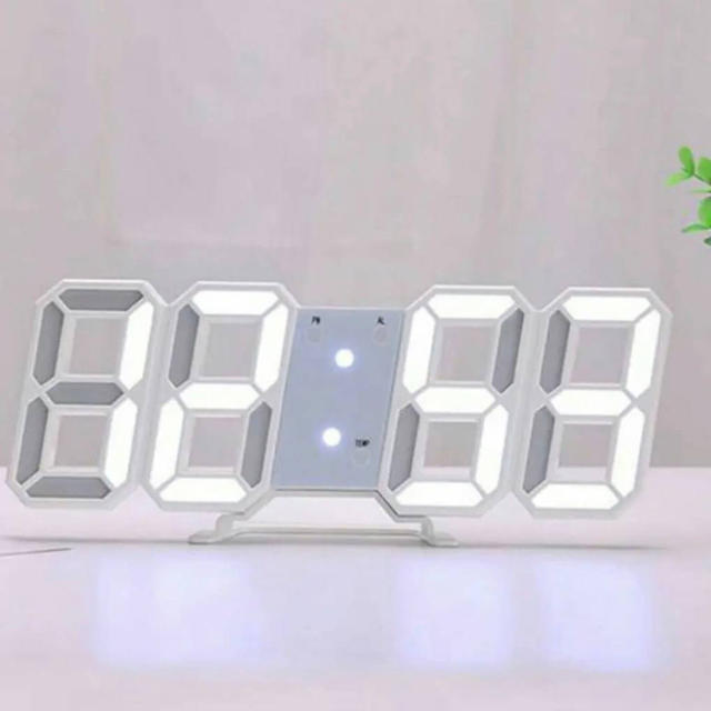 LED時計 インテリア/住まい/日用品のインテリア小物(置時計)の商品写真
