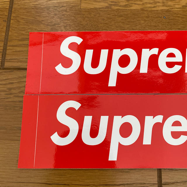 Supreme(シュプリーム)のシュプリーム Supreme ステッカー 2枚 ハンドメイドの文具/ステーショナリー(しおり/ステッカー)の商品写真