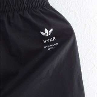 ハイク(HYKE)のHYKE x adidas ハイク x アディダス コラボ パンツ(ハーフパンツ)