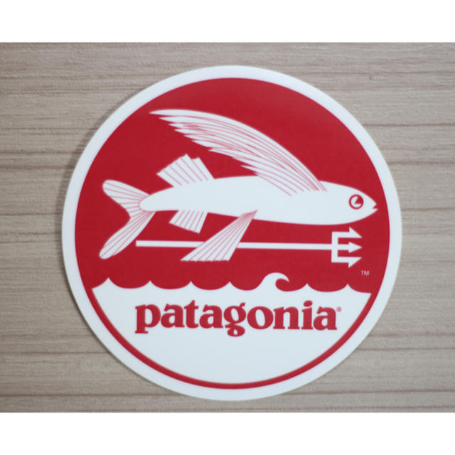 patagonia(パタゴニア)のパタゴニア　ステッカー　赤丸 スポーツ/アウトドアのスポーツ/アウトドア その他(その他)の商品写真