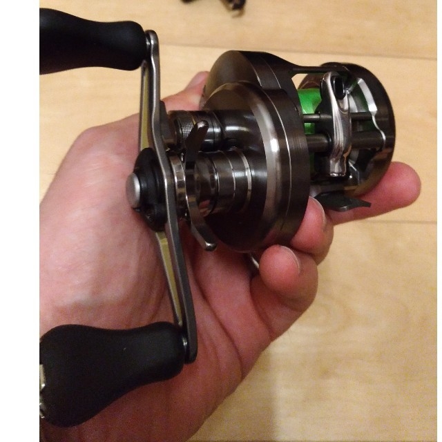 SHIMANO(シマノ)のカルカッタコンクエスト　BFS HG  右 スポーツ/アウトドアのフィッシング(リール)の商品写真