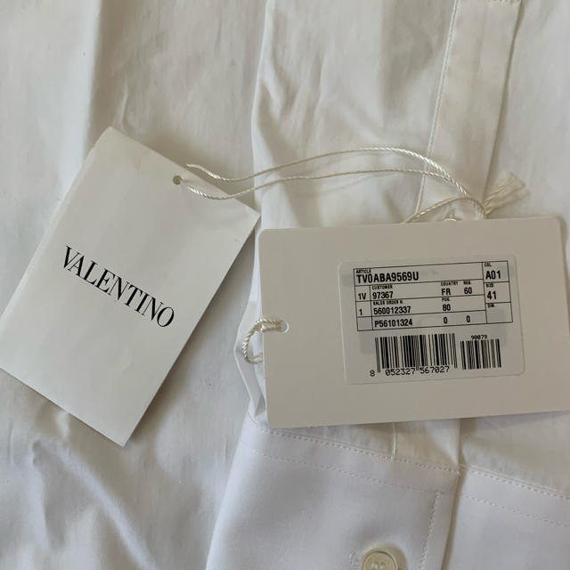 VALENTINO(ヴァレンティノ)の新品未使用 Valentino ヴァレンティノ ロゴ シャツ 41 XL メンズのトップス(シャツ)の商品写真