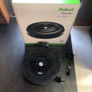 アイロボット(iRobot)のルンバe5(掃除機)