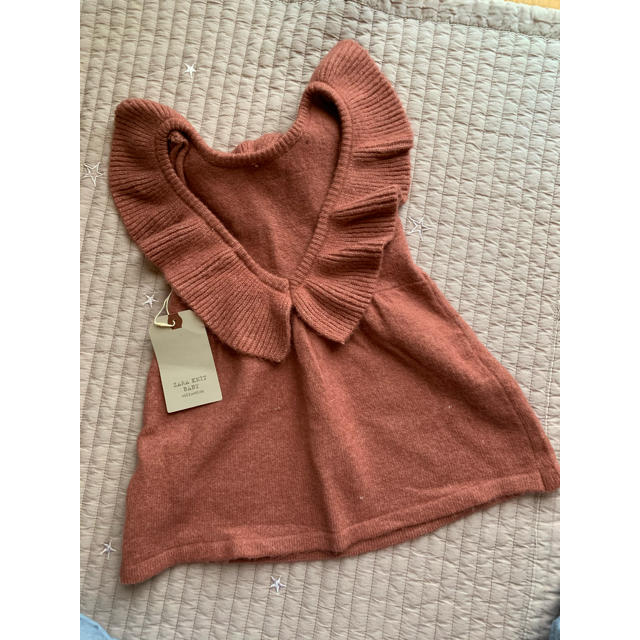 ZARA KIDS(ザラキッズ)の新品未使用　　ZARA フリル付きジャンパースカート 86 キッズ/ベビー/マタニティのベビー服(~85cm)(ワンピース)の商品写真