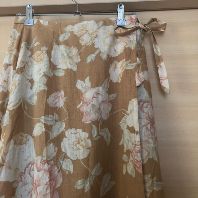 Lochie(ロキエ)のmaddie  flower skirt レディースのスカート(ひざ丈スカート)の商品写真