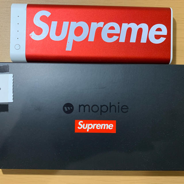 supreme モバイルバッテリー