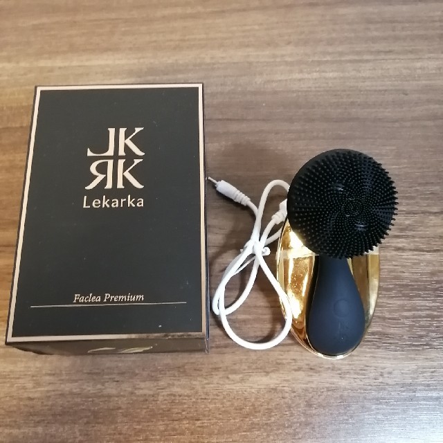 Lekarka  レカルカ 電動磁気洗顔ブラシ コスメ/美容のメイク道具/ケアグッズ(ブラシ・チップ)の商品写真