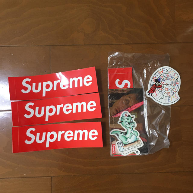 Supreme(シュプリーム)のSupreme ステッカー 自動車/バイクのバイク(ステッカー)の商品写真