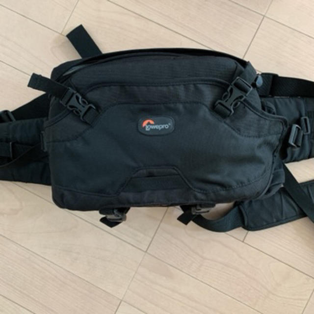 代引不可】 Lowepro ショルダーバッグ ノバ200AW II 12.8L ブラック LP37142-PWW Lowepro ボディバッグ インバース 100AW レインカバー