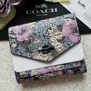 コーチ(COACH)のCOACHミニ財布　ヘリテージフローラル…セール中❗(財布)