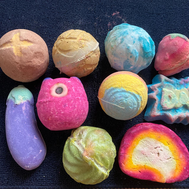 LUSH(ラッシュ)のLUSH 訳あり バブルバー＆バスボムセット コスメ/美容のボディケア(入浴剤/バスソルト)の商品写真