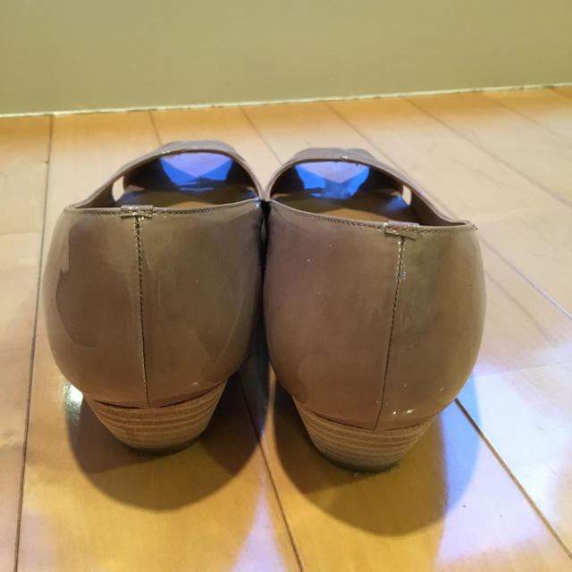 【値下げ】ベージュ エナメルオープントゥ レディースの靴/シューズ(ハイヒール/パンプス)の商品写真