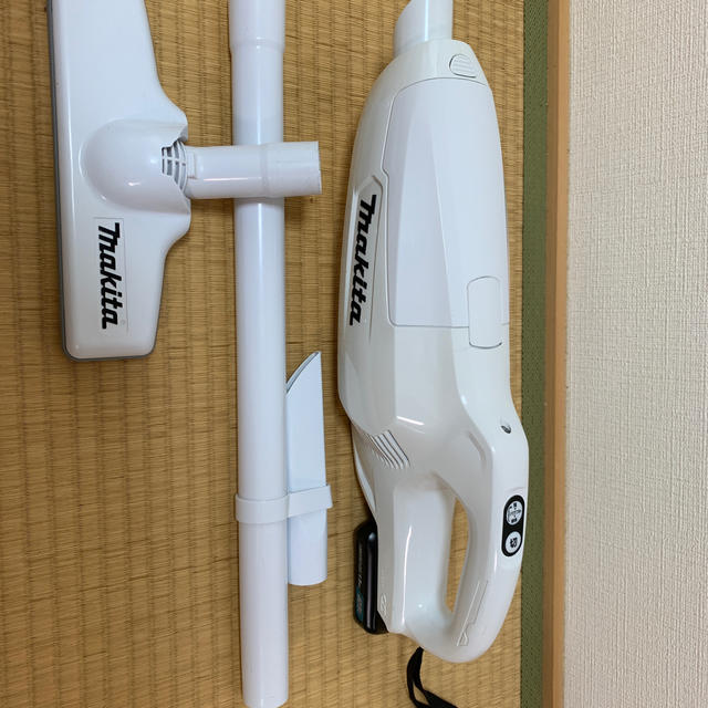 Makita(マキタ)のmakita 掃除機 CL107FD スマホ/家電/カメラの生活家電(掃除機)の商品写真