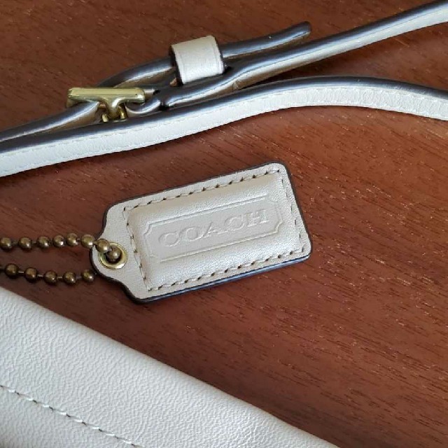 COACH(コーチ)の【値下げ】定価５万→コーチ  クラッチバッグ レザー型押し レディースのバッグ(クラッチバッグ)の商品写真