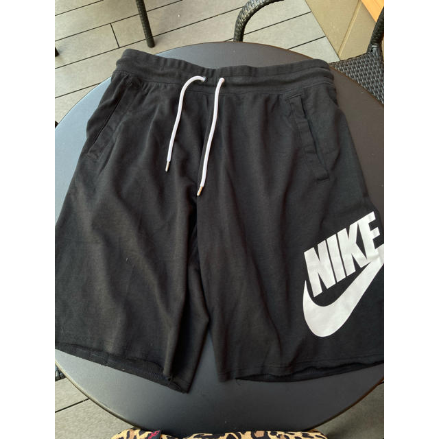 NIKE(ナイキ)の新品未使用　NIKE ハーフパンツ  黒　L 定価6600円　　ラスト1点 メンズのパンツ(ショートパンツ)の商品写真