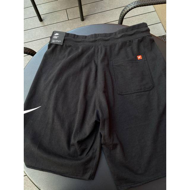 NIKE(ナイキ)の新品未使用　NIKE ハーフパンツ  黒　L 定価6600円　　ラスト1点 メンズのパンツ(ショートパンツ)の商品写真