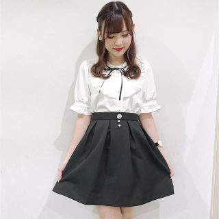 エブリン(evelyn)の最安値🎀【30%オフ❣️】半袖Uフリル‪リボントップス(シャツ/ブラウス(半袖/袖なし))