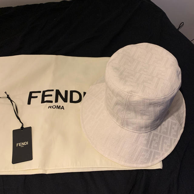 FENDI(フェンディ)のMTMT様専用 FENDI バケットハット　登坂広臣着用 Lサイズ メンズの帽子(ハット)の商品写真