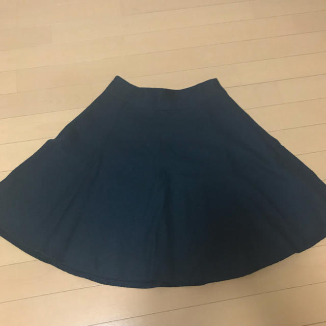 ASTORIA ODIER(アストリアオディール)のトレンドグリーンフレアスカート　秋服 レディースのスカート(ひざ丈スカート)の商品写真