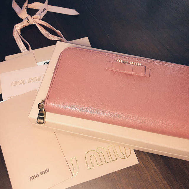 通販店を miumiu リボン付き長財布 | yigitaluminyumprofil.com