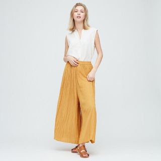 ユニクロ(UNIQLO)のユニクロ ワッシャーサテンスカートパンツ(カジュアルパンツ)