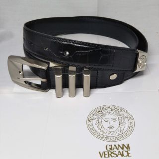 ジャンニヴェルサーチ(Gianni Versace)の新品・未使用品☆ヴェルサーチ・メンズベルト★銀色3連タイプ・クロコ柄型押し(ベルト)