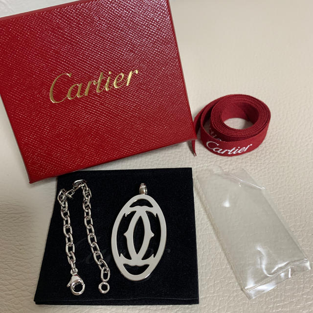 Cartier(カルティエ)のカルティエ 2C ロゴ キーリング ペンダント トップ メンズのアクセサリー(ネックレス)の商品写真