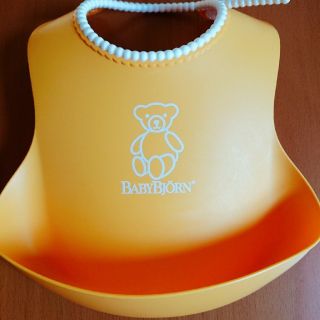 ベビービョルン(BABYBJORN)のベビージョルン エプロン(お食事エプロン)