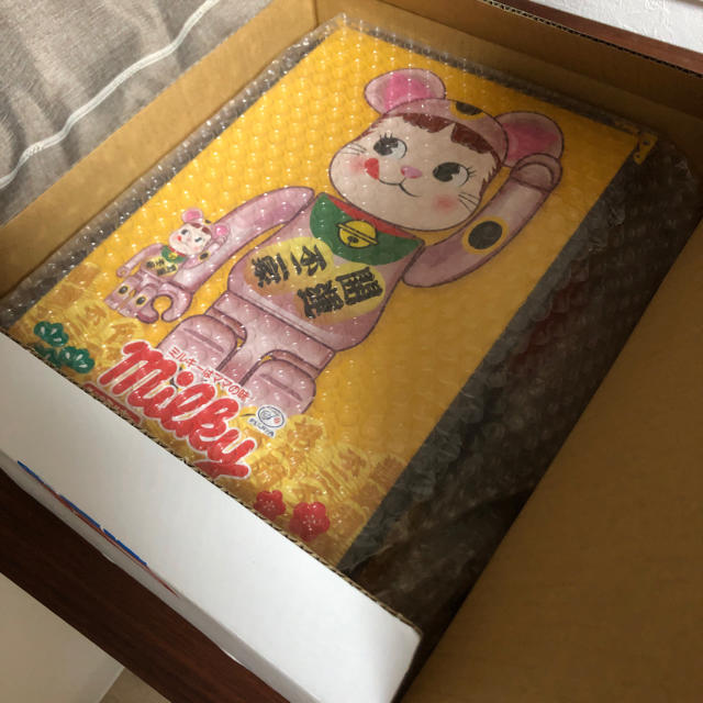 MEDICOM TOY(メディコムトイ)のBE@RBRICK 招き猫 ペコちゃん 桃金メッキ 100％ ＆ 400％  エンタメ/ホビーのフィギュア(その他)の商品写真