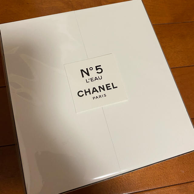 CHANEL(シャネル)の未開封　　CHANEL  クリスマスコフレ　　2020 コスメ/美容の香水(香水(女性用))の商品写真