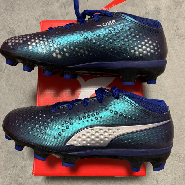 PUMA(プーマ)のPUMAプーマ ジュニアサッカーシューズ スパイク ワン4  21.0㎝ 新品 スポーツ/アウトドアのサッカー/フットサル(シューズ)の商品写真