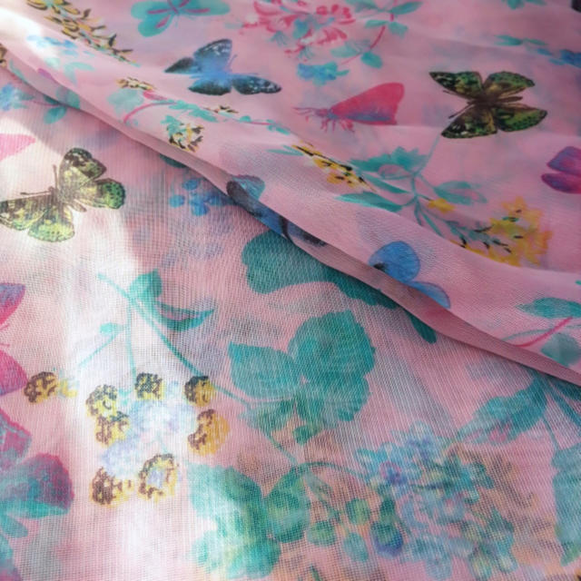 【美品】バタフライ柄レトロスカーフ ピンク レディースのファッション小物(バンダナ/スカーフ)の商品写真